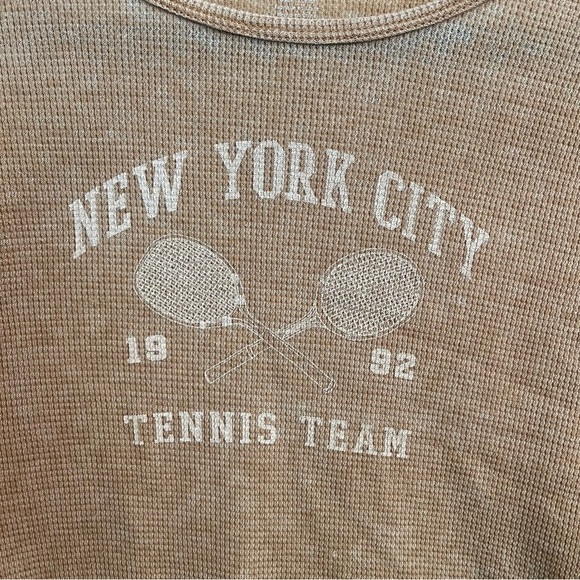 American Eagle Waffle Crop NYC New York City Tan Stretch Baby Tee Size M - Picture 2 of 12